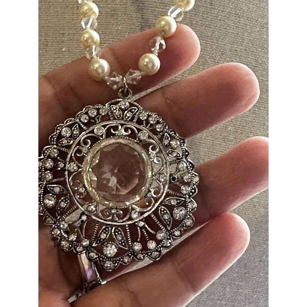Vintage Style Filigree Rhinestone Pendant Necklace Faux Pearl Crystal Beaded 16”